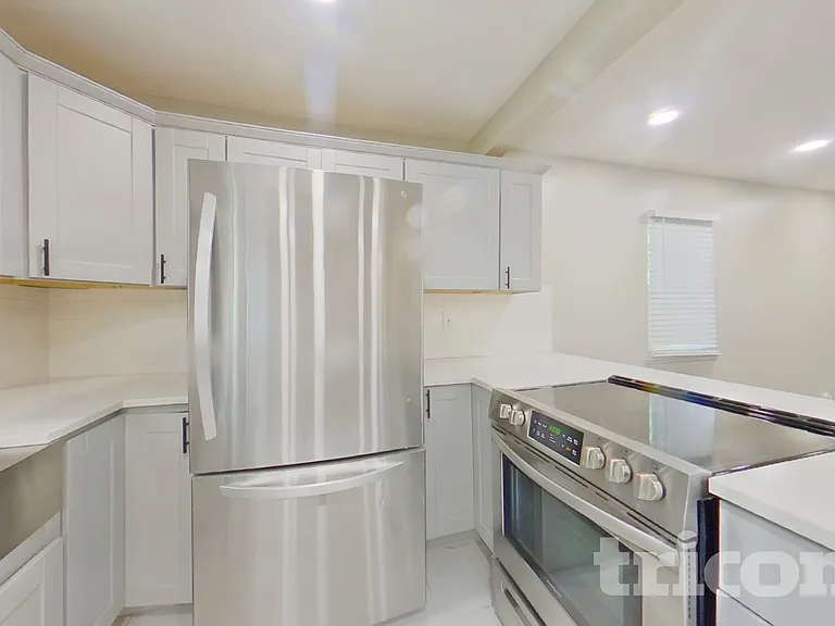 607 NE Darwin St — Photo 5