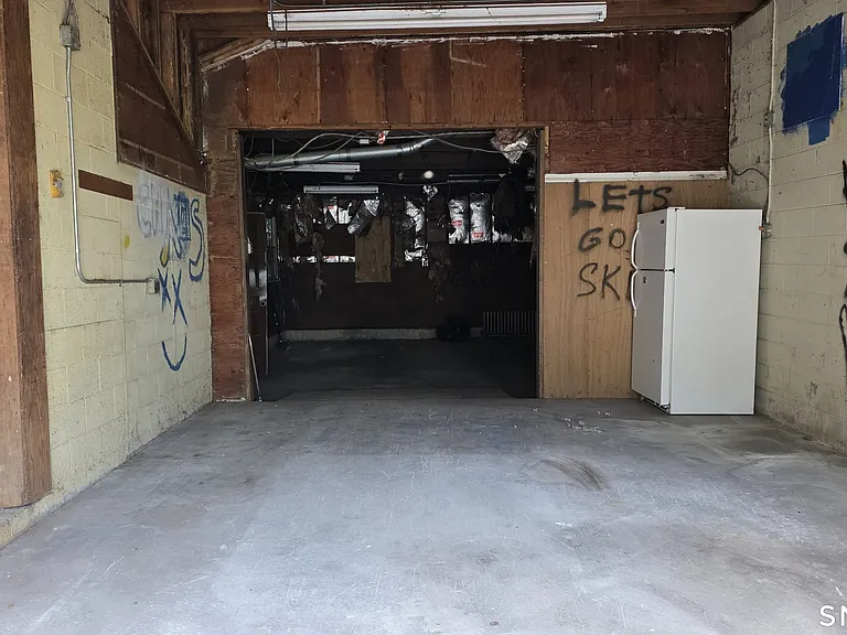 782 Center St — Photo 32