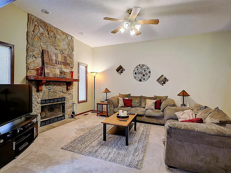 1128 NE Barnes Dr — Photo 12