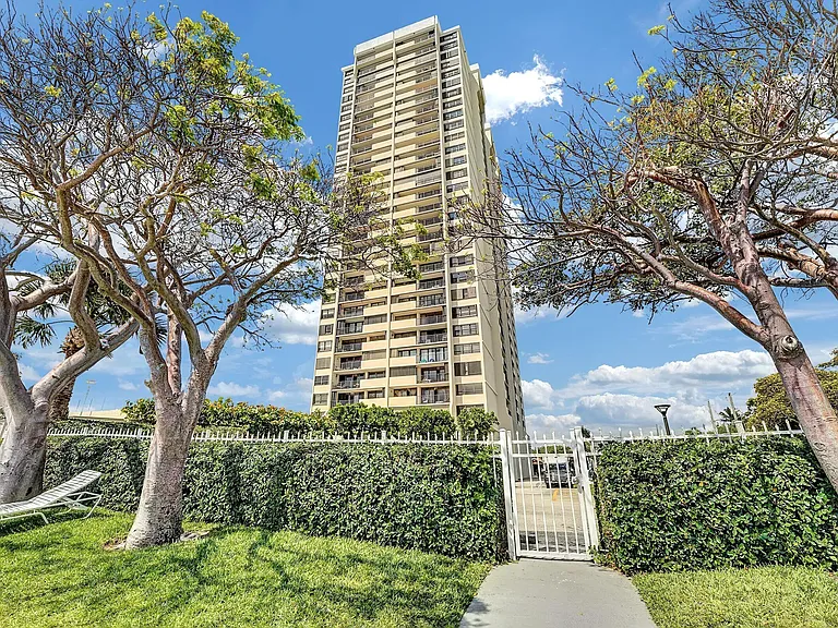 5600 N Flagler Dr #2509 — Photo 16