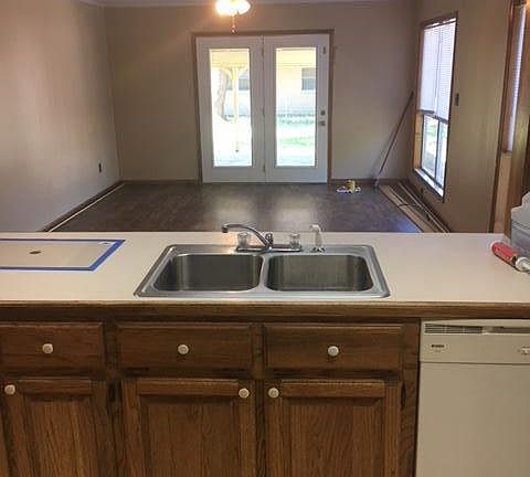 Super spacious kitchen with gobs of cabinets