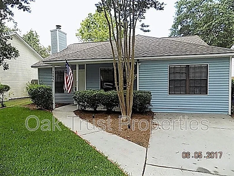 3 bed, 2.0 bath, 1300 sqft, $2,350 — Photo 2