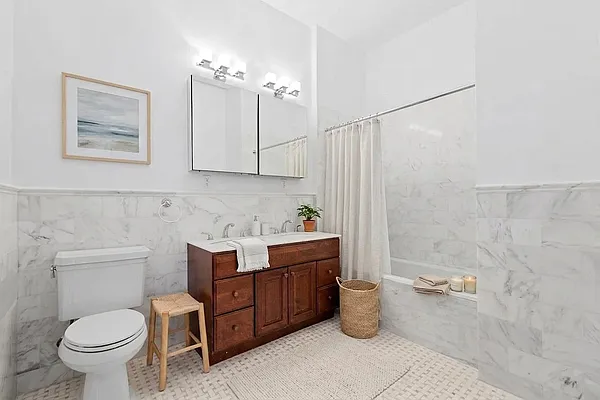 Bathroom, photo 1