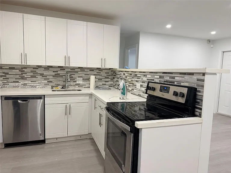 650 SW 55th Ave — Photo 5