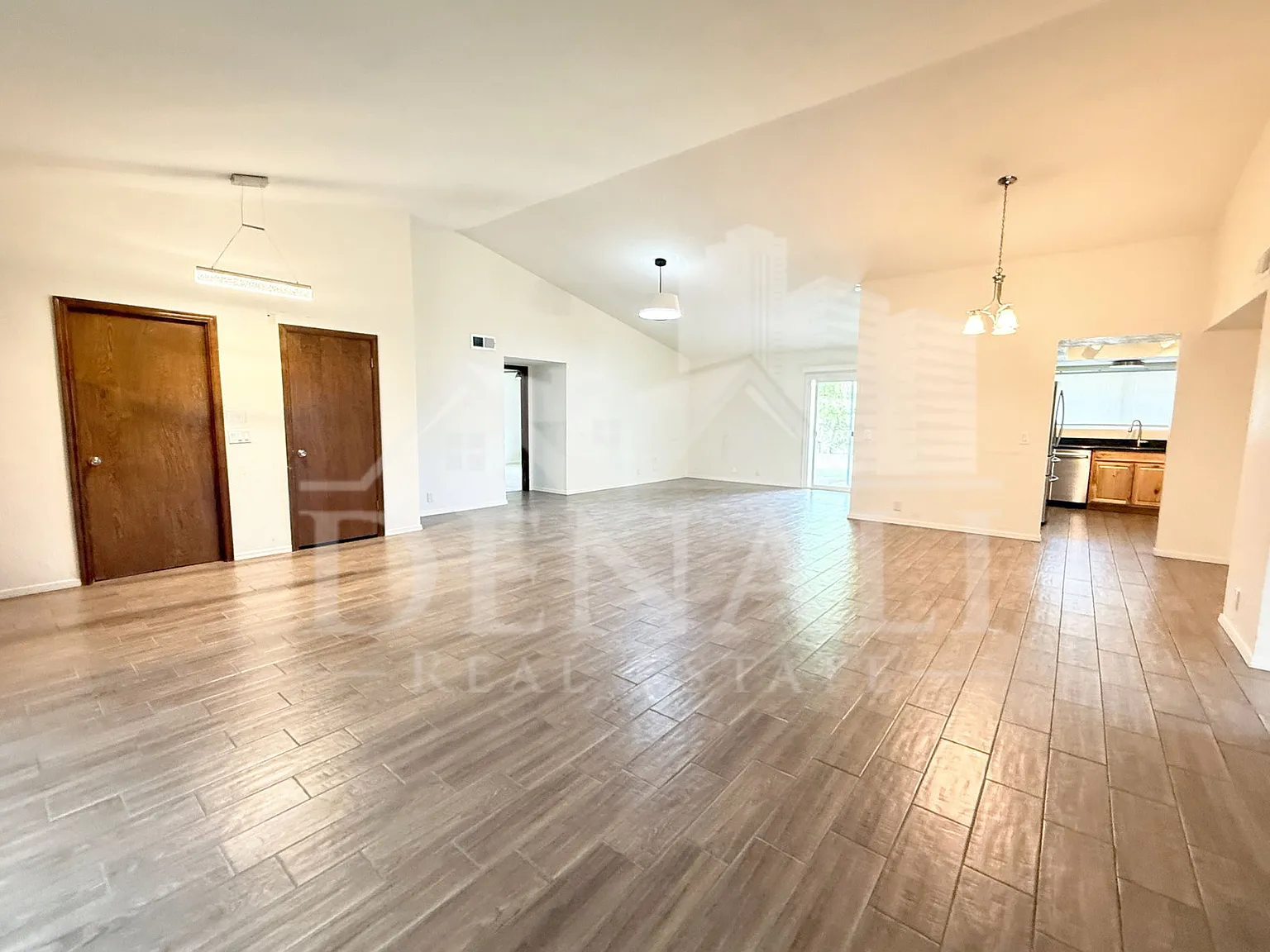 4 bed, 2.0 bath, 2115 sqft, $2,995 — Photo 3