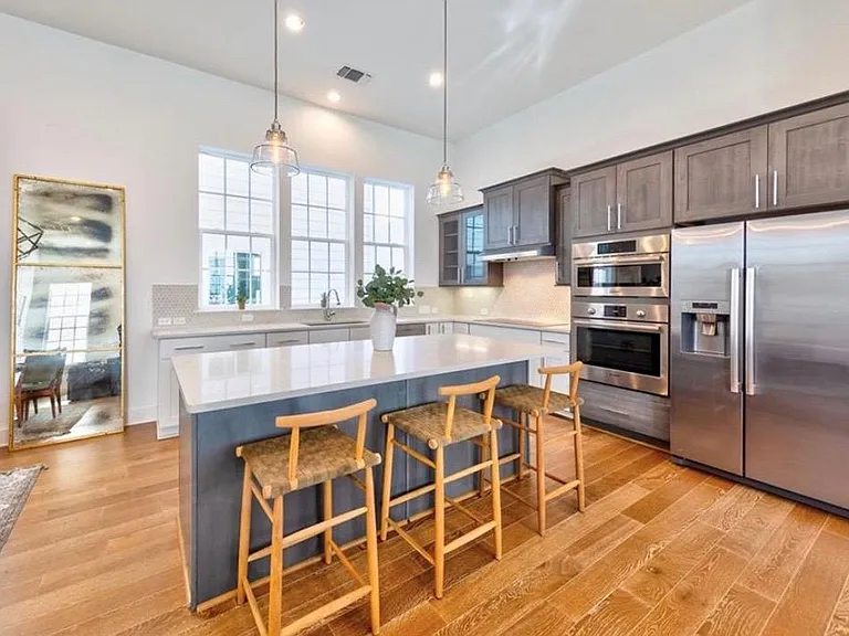 counter seating for casual meals