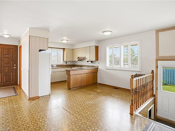 5th image of 160 Classic Ave