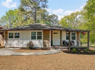 566 Woods Dr NW, Atlanta, GA 30318