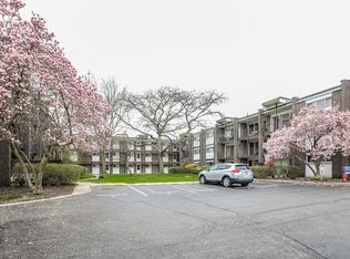 4718 Russett Ln #R103, Skokie, IL 60076