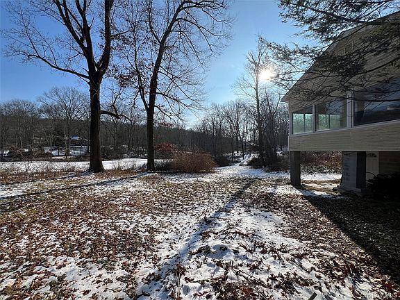 3rd image of 298 Old Albany Post Road