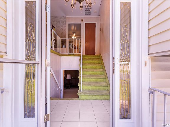 2nd image of 7 Roxbury Court
