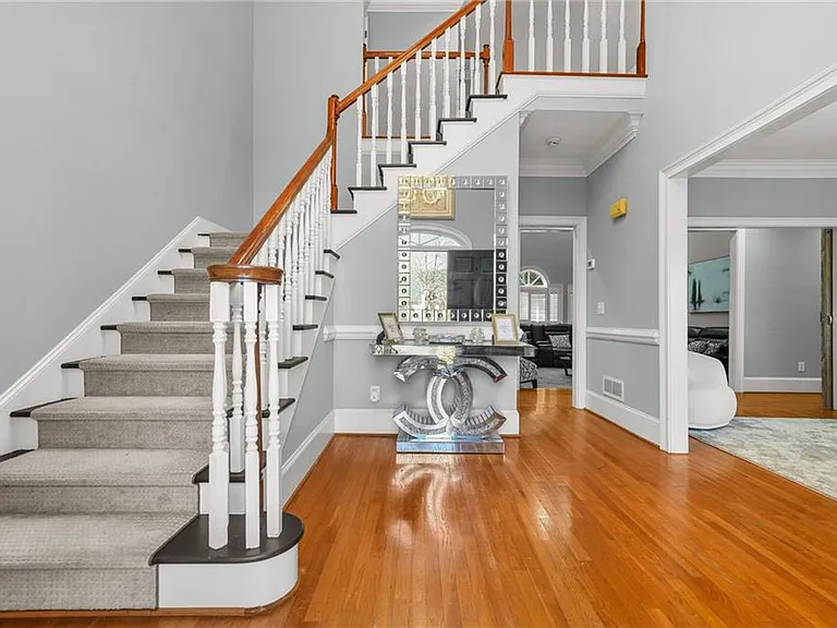9800 Foxworth Dr — Photo 4
