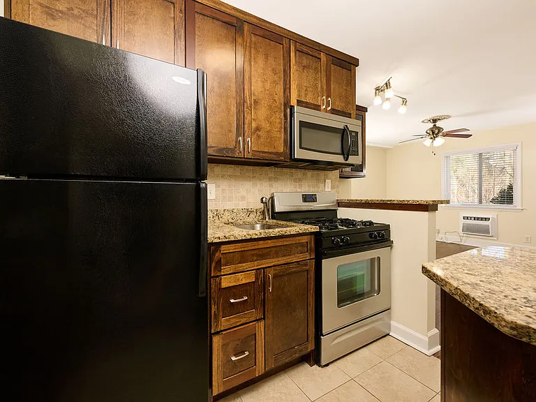 32 Peachtree Ave NE — Photo 2