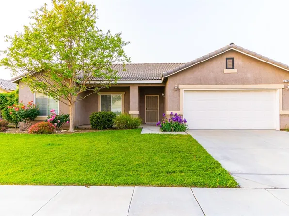 2752 Gloria Ave, Sanger, CA 93657