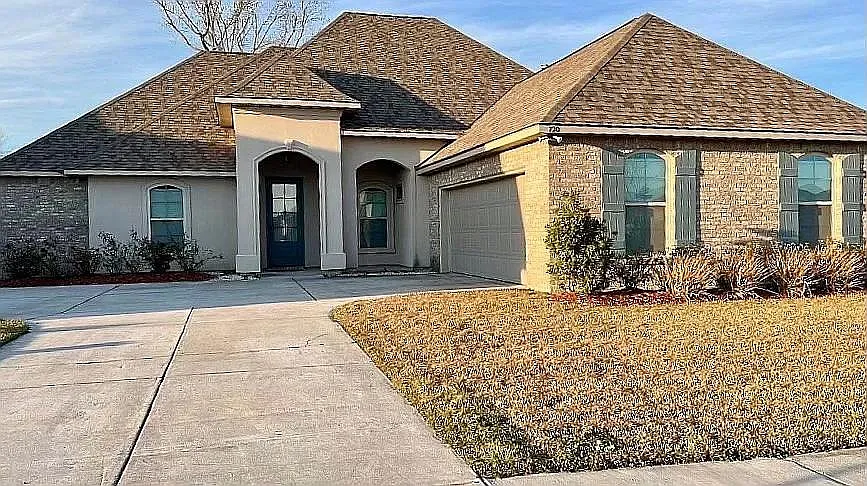 720 Lakehaven Dr — Photo 1