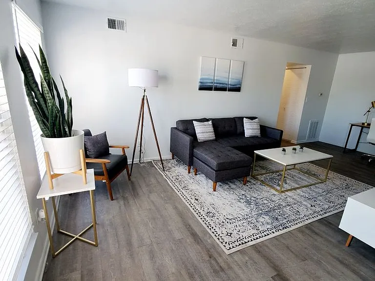 Sugarbush Apartments — Photo 250