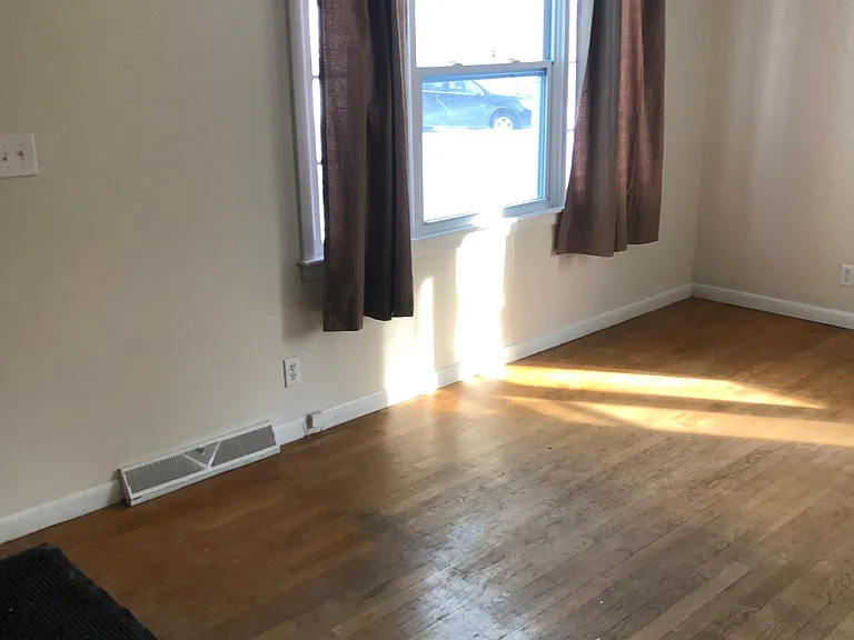 1249 Eastern Pl NE — Photo 16