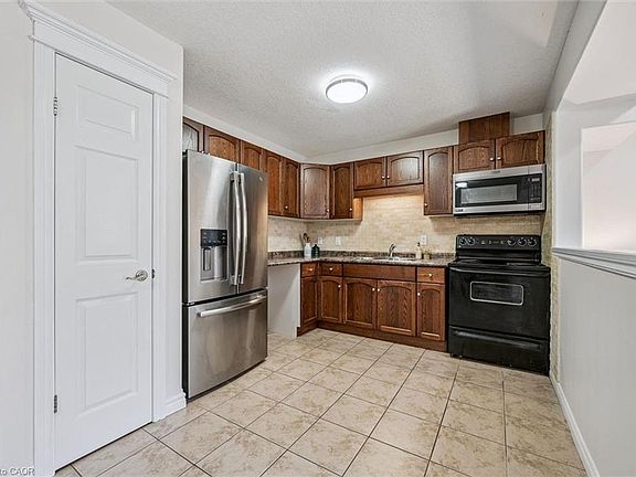 4th image of 93 Washburn Dr