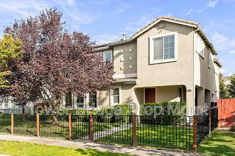 1946 Muscovy Rd