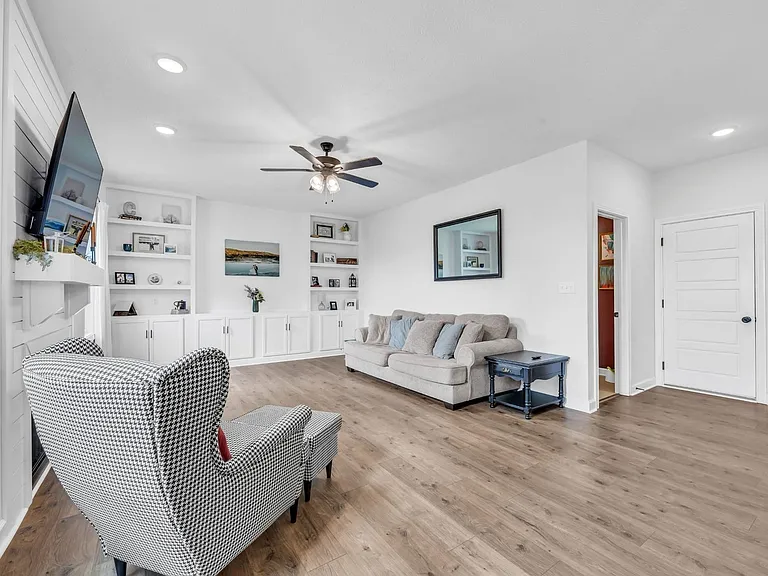 2023 Ireland Way — Photo 7
