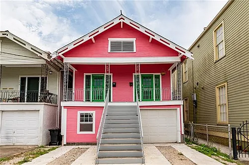 204 N Clark St Photo 1