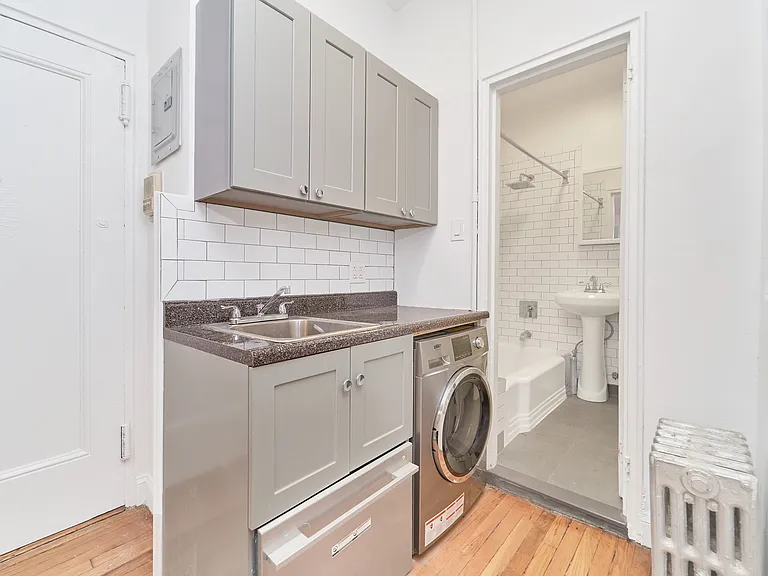 324 E 74th St #3A — Photo 4