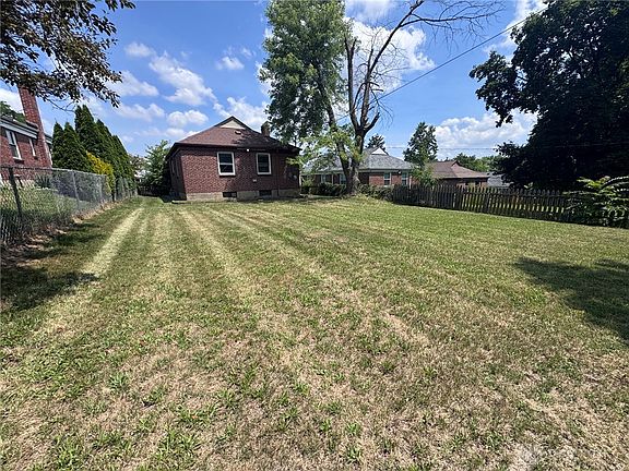 5th image of 250 Castlewood Ave