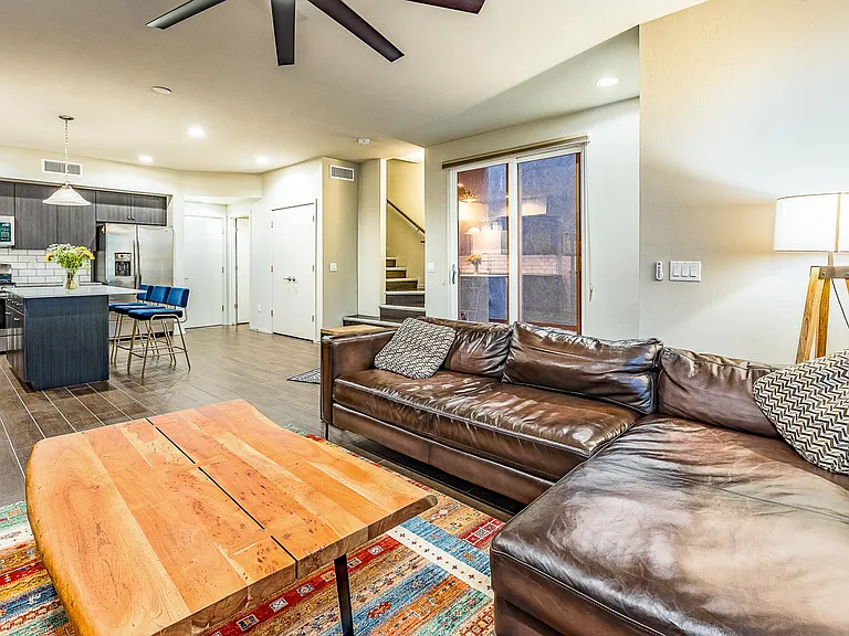 864 E Park Modern Dr — Photo 12