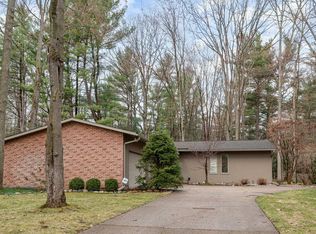 5807 Perrine Rd, Midland, MI 48640