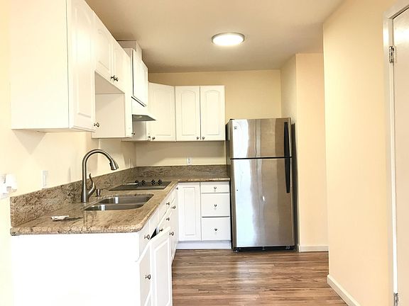 5th image of 2220 Dobern Ave