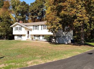 13 Mallard Ln, Waterford, CT 06385
