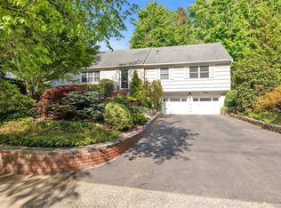 20 N Plandome Rd, Port Washington, NY 11050