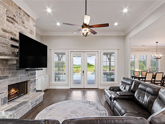 4th image of 295 Ralynn Dr