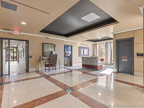 3rd image of 450 W 7th St APT 910