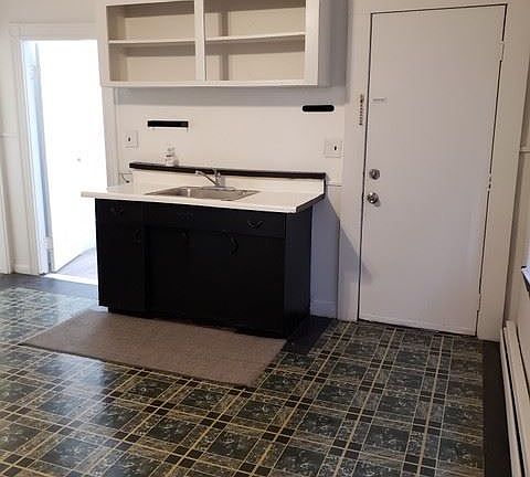 4th image of 32 Tuxedo Ave #1