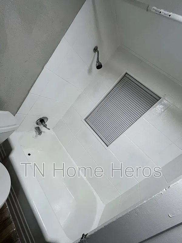 3 bed, 1.0 bath, 1204 sqft, $1,800 — Photo 4