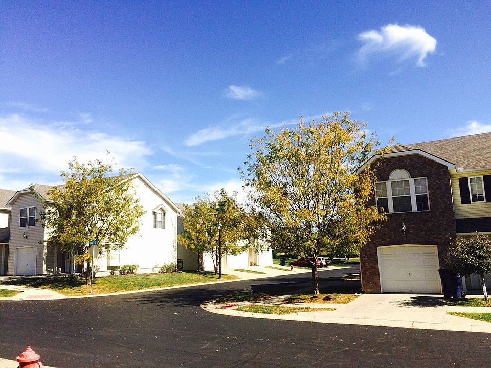 1st image of 301 NE Adams Dairy Pkwy #305