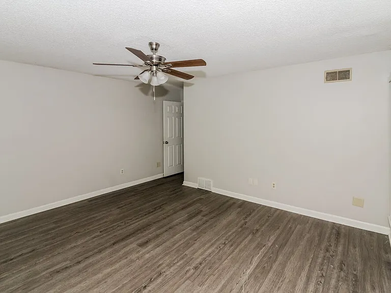 4580 Blandford Dr — Photo 8