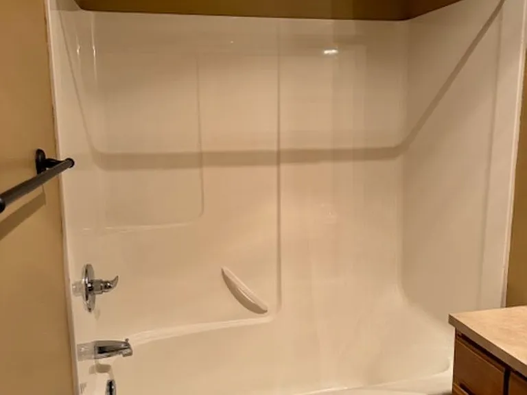 195-Santiam Village Apartments — Photo 35