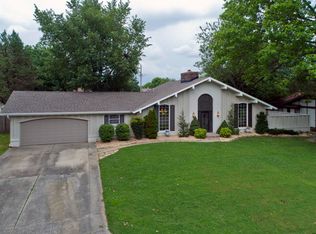 1925 E Swallow St, Springfield, MO 65804