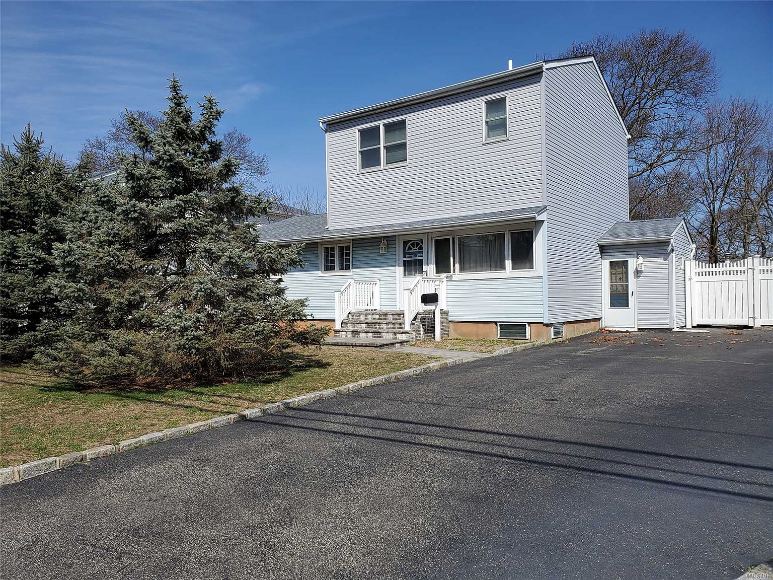 81 Jefferson St, East Islip, NY 11730 Zillow
