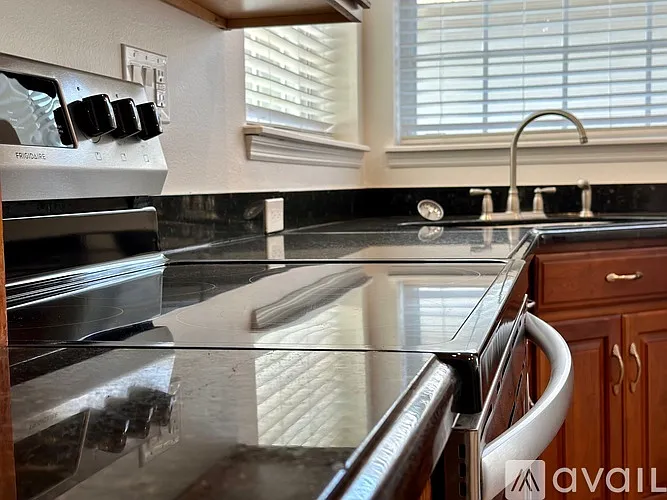 407 Iris St — Photo 43