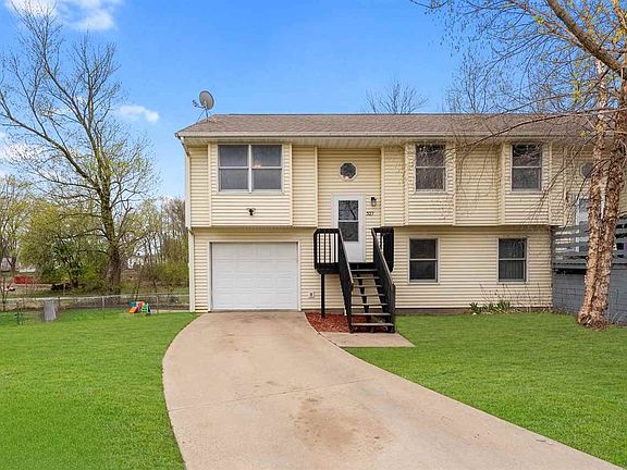 2nd image of 327 Parkview Ct