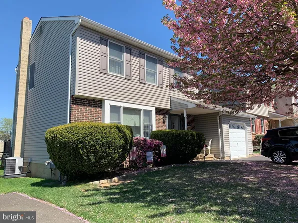14 Oxford Ln, Horsham, PA 19044