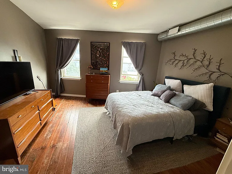 209 W Girard Ave — Photo 6