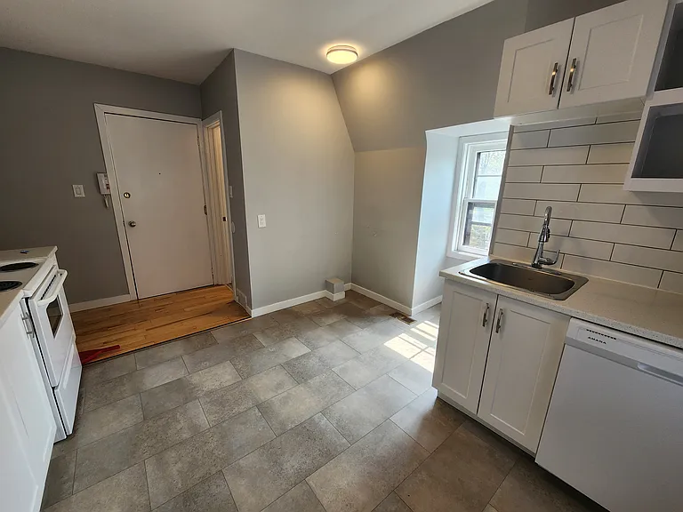 92 Marlborough Ave — Photo 6