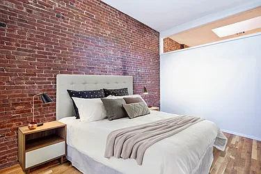 Rented by R New York