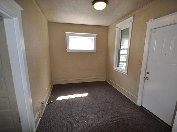 3rd image of 978 Woodbridge St