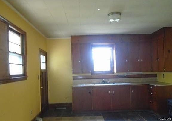 5th image of 1622 Craven St #174
