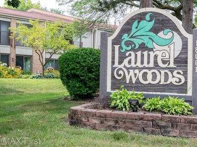 17865 University Park Dr, Livonia, MI, 48152